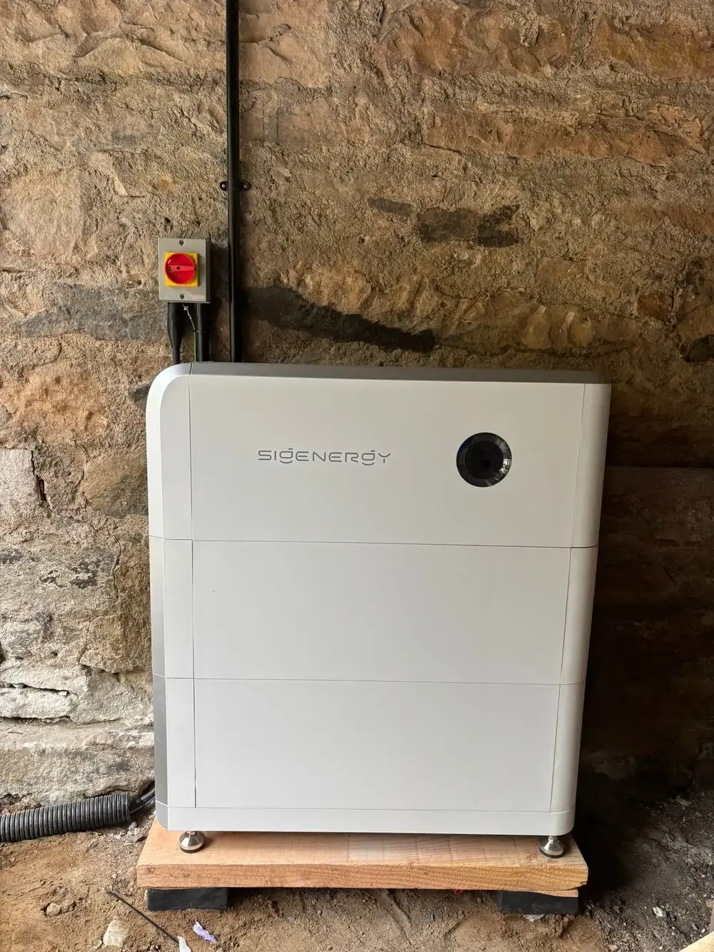 SigEnergy battery storage unit mounted against a stone wall